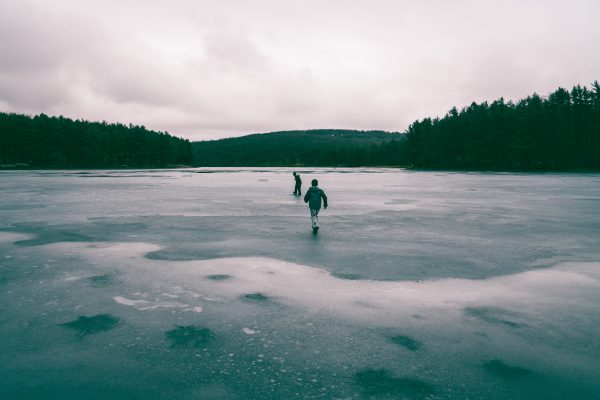 Tips: How children stay safe on a frozen lake