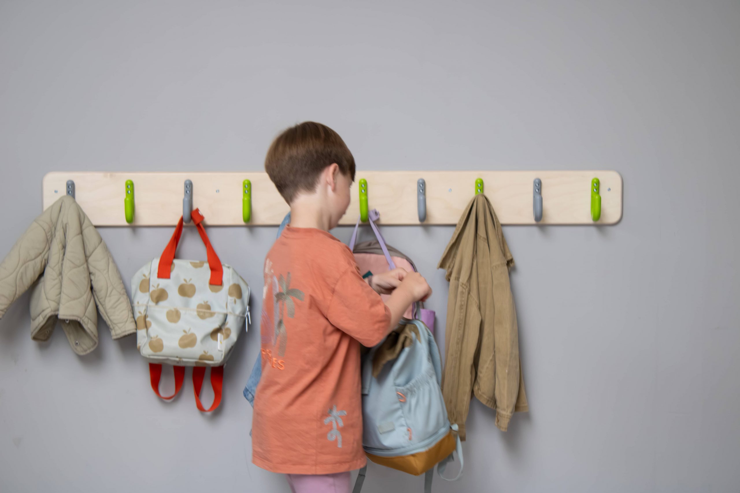 Nieuwe Safe Coat Hook & Rack: een kindvriendelijke kapstok voor veiligere ruimtes